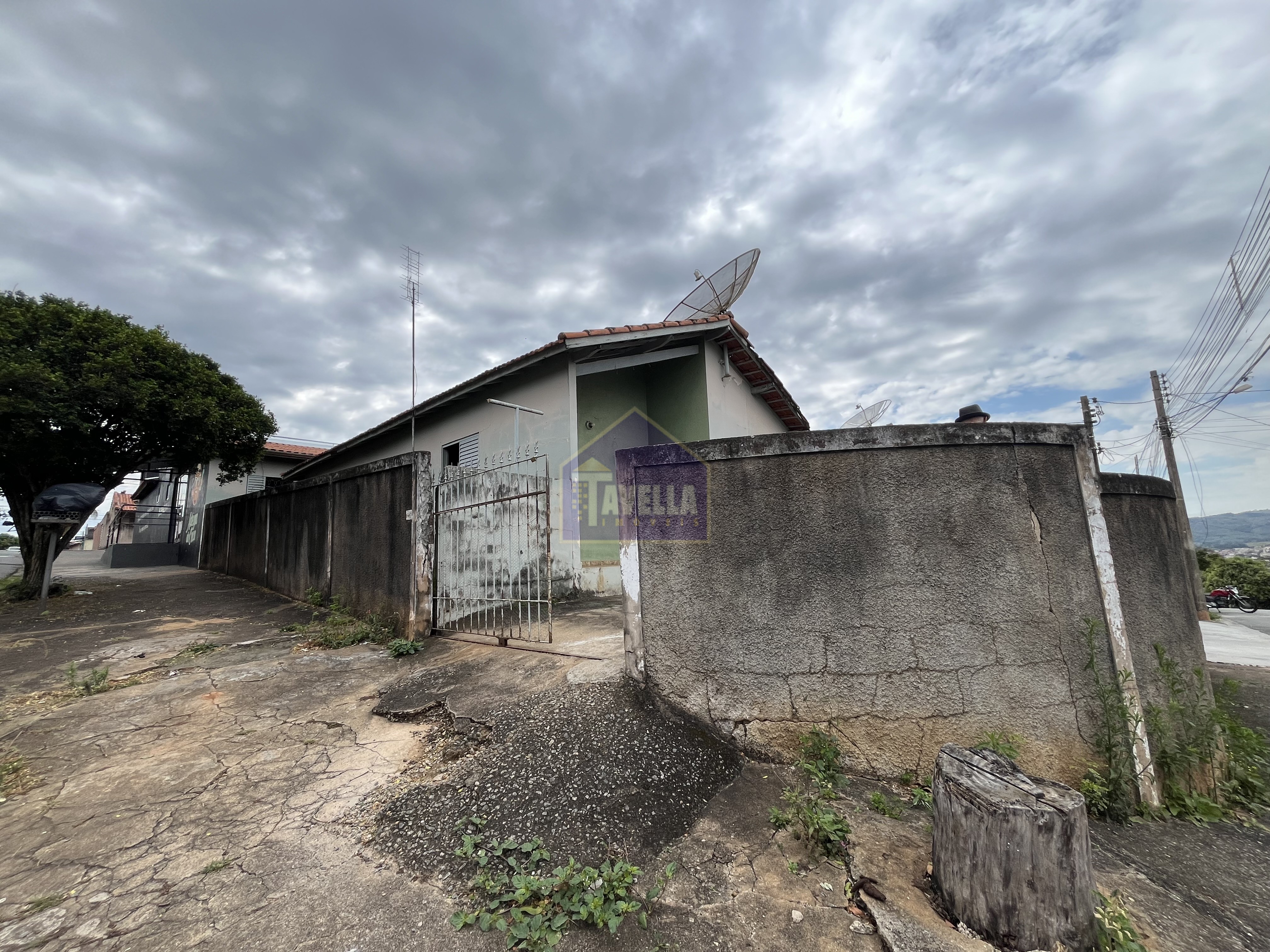 VALE DO REDENTOR - CASA COM EDÍCULA 