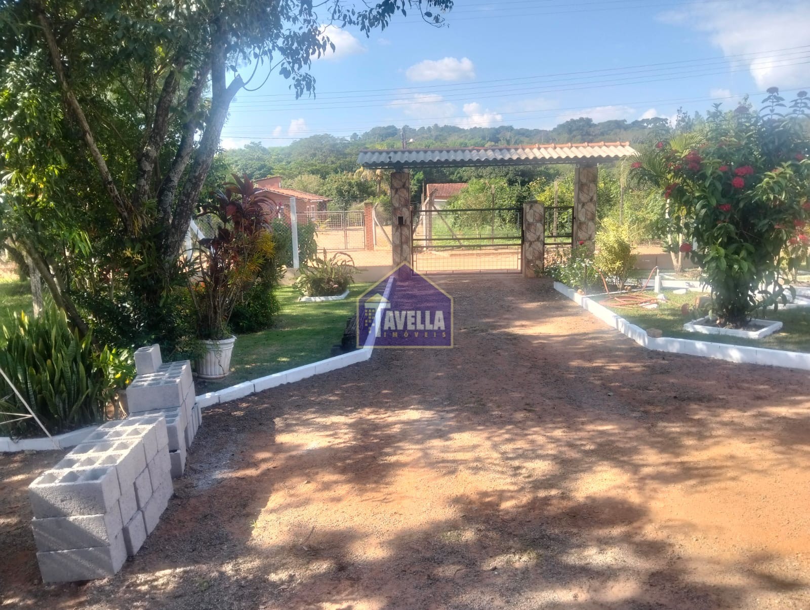CHÁCARA COM PISCINA